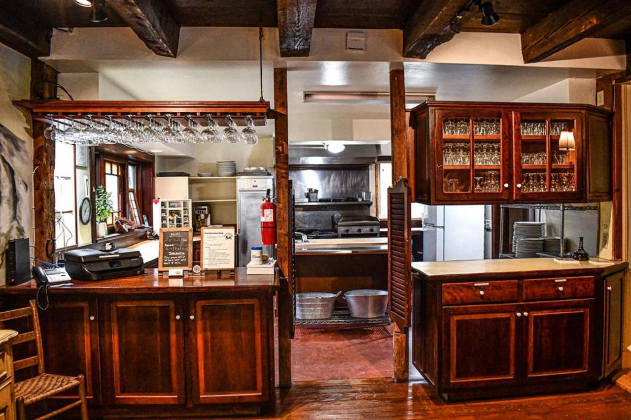Brook Road Inn Goshen Екстериор снимка