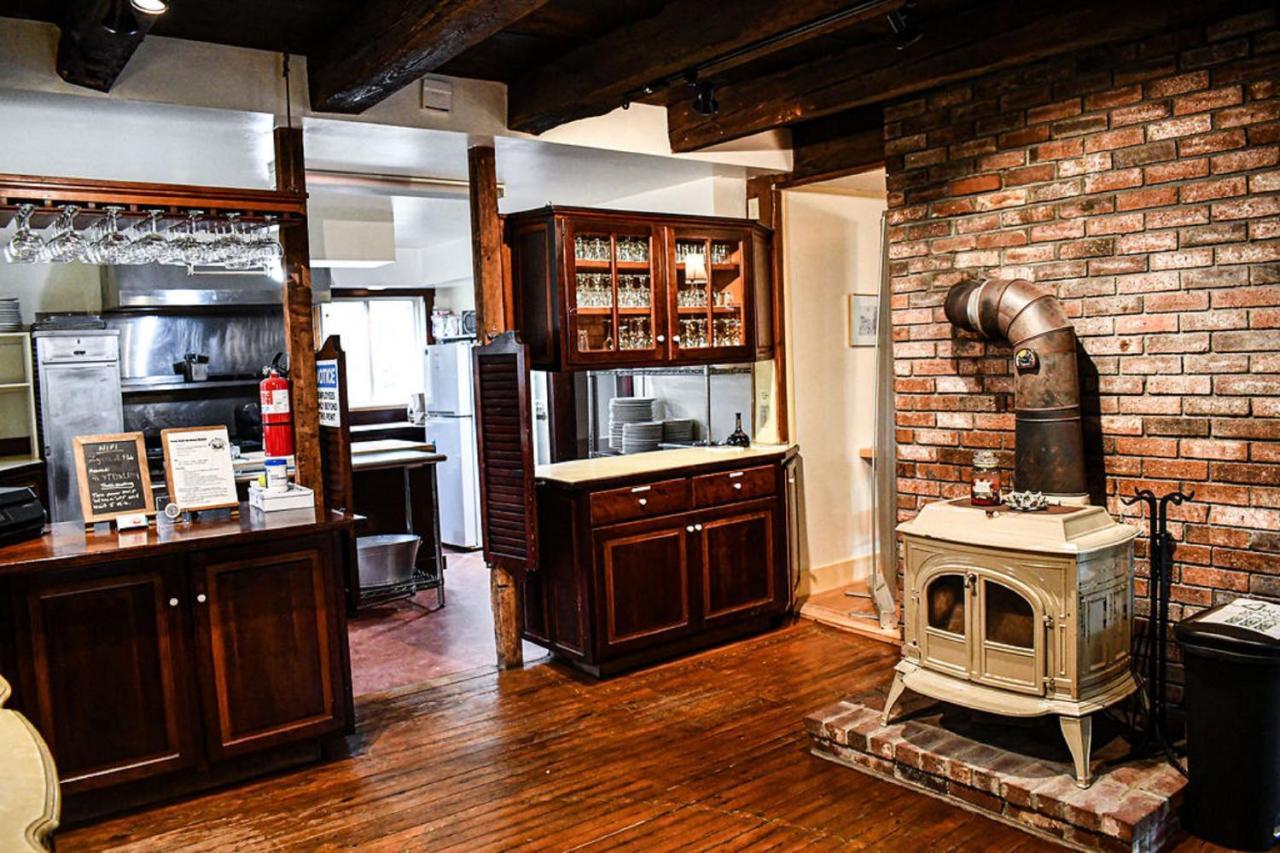 Brook Road Inn Goshen Екстериор снимка