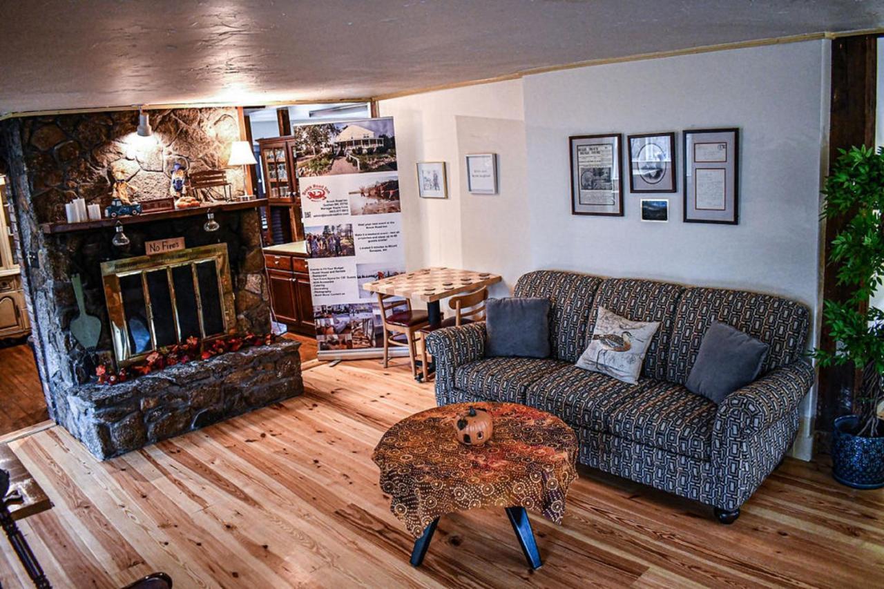 Brook Road Inn Goshen Екстериор снимка